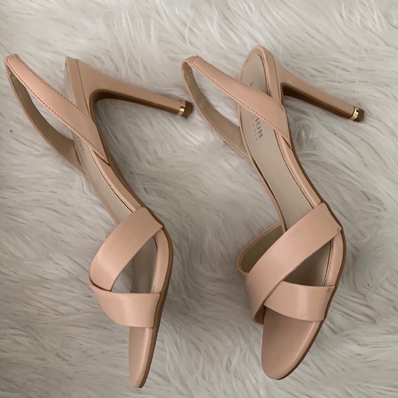 Kenneth Cole Reaction Tan Heels - Picture 4 of 10